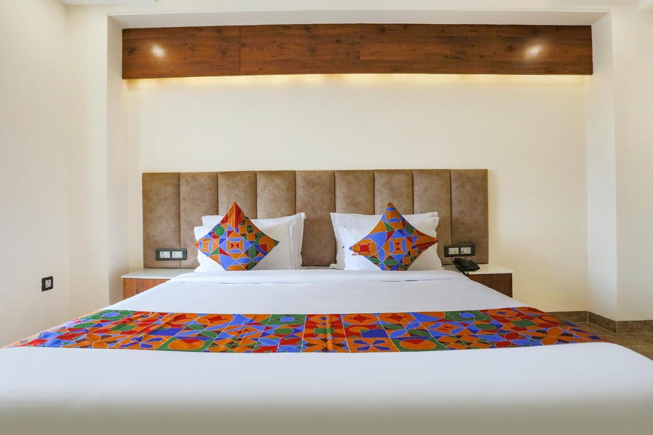 Fabhotel Golf Inn Golf Course Road Gurgaon Exterior photo
