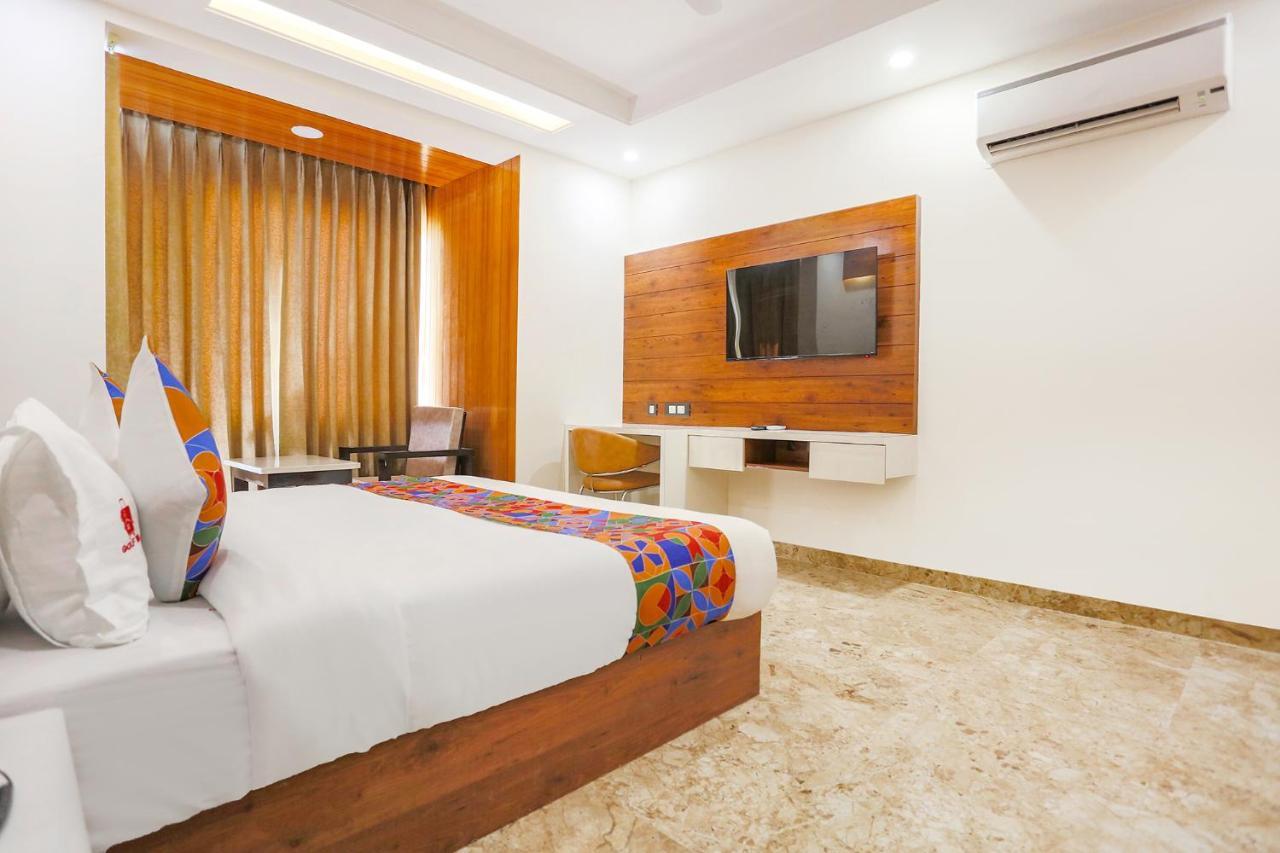 Fabhotel Golf Inn Golf Course Road Gurgaon Exterior photo